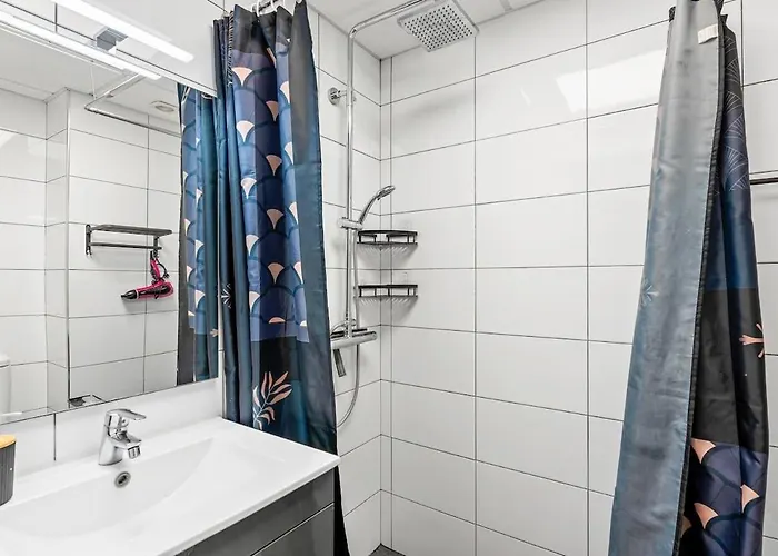 Castle Harbour 225 *