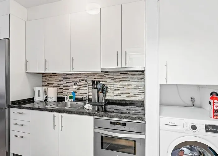 Castle Harbour 225 *