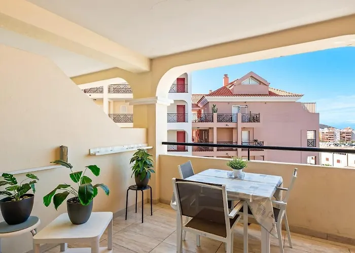 Castle Harbour 225 *