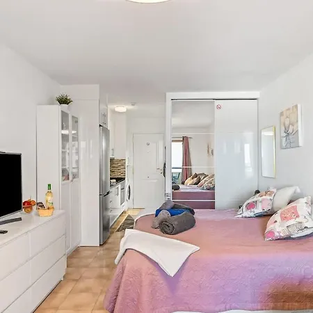 Castle Harbour 225