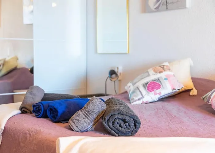 Castle Harbour 225 *